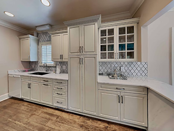 Elegant Beach retreat in Pawleys Island 5-Bedroom Steps to Beach